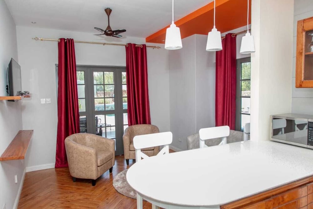 

Bologna - Round Island - Phoenix Luxury Self Catering Apartments