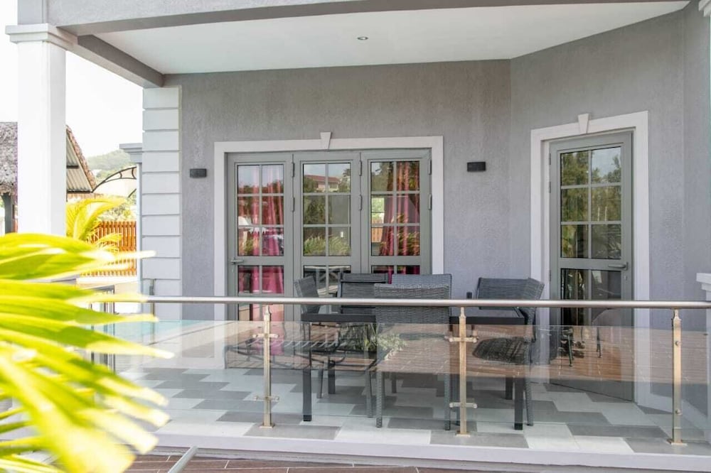 

Bologna - Beau Vallon - Phoenix Luxury Self Catering Apartments