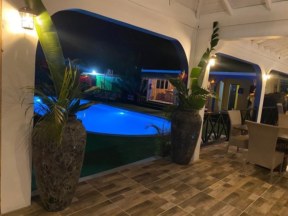

Bologna - Negril - Rum Runners Resort