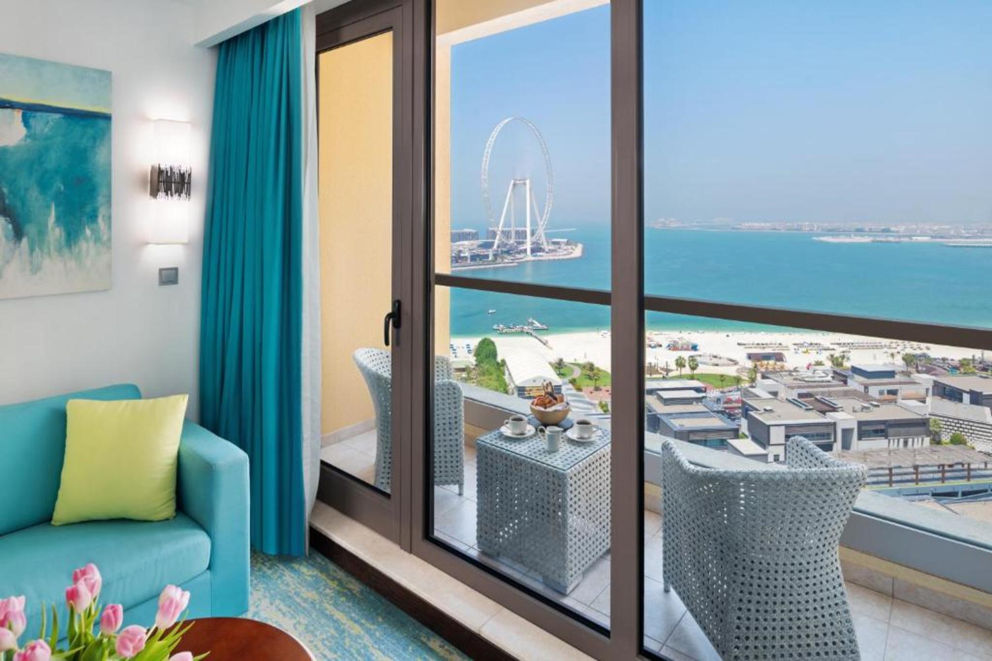 Dubai eye view room