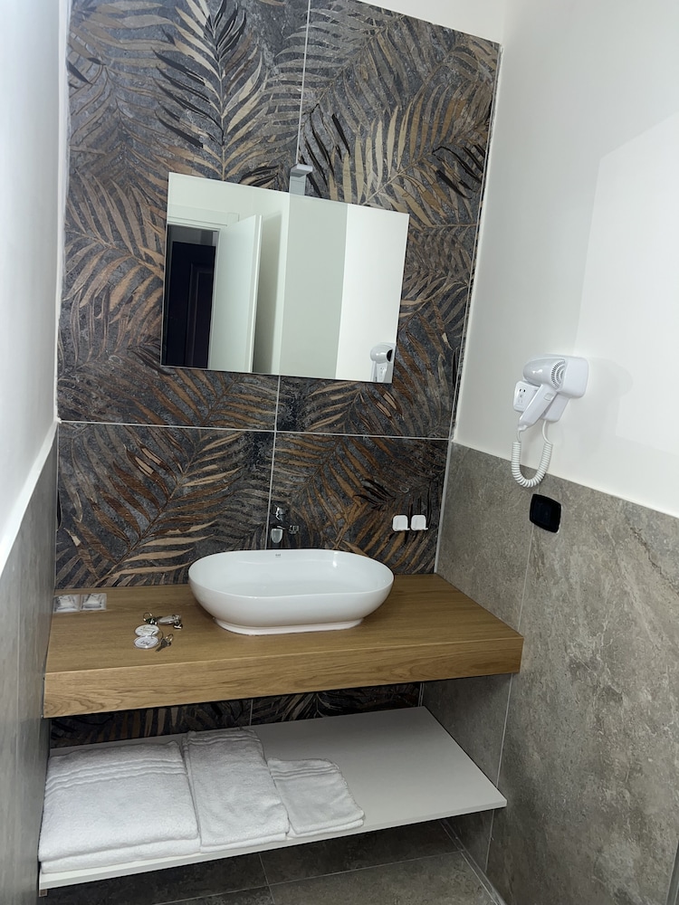 

Milano - Giugliano in Campania - Hotel Barbato