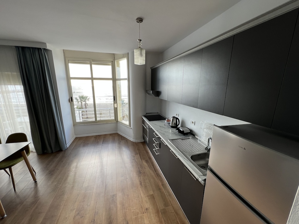

Torino - Durrës - Wave Beachfront Apartments