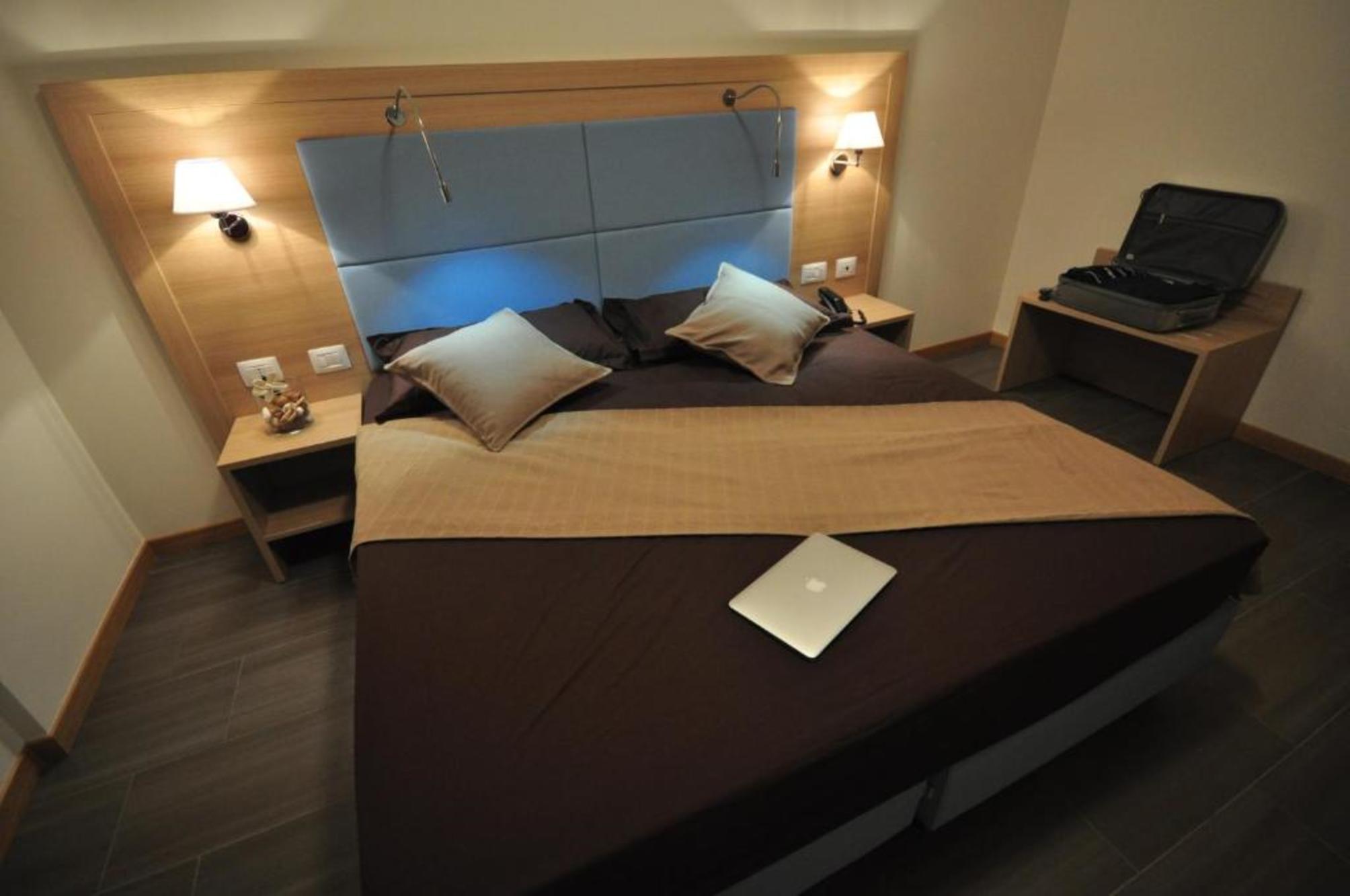 

Milano - Frascati - Hotel 325 Tor Vergata