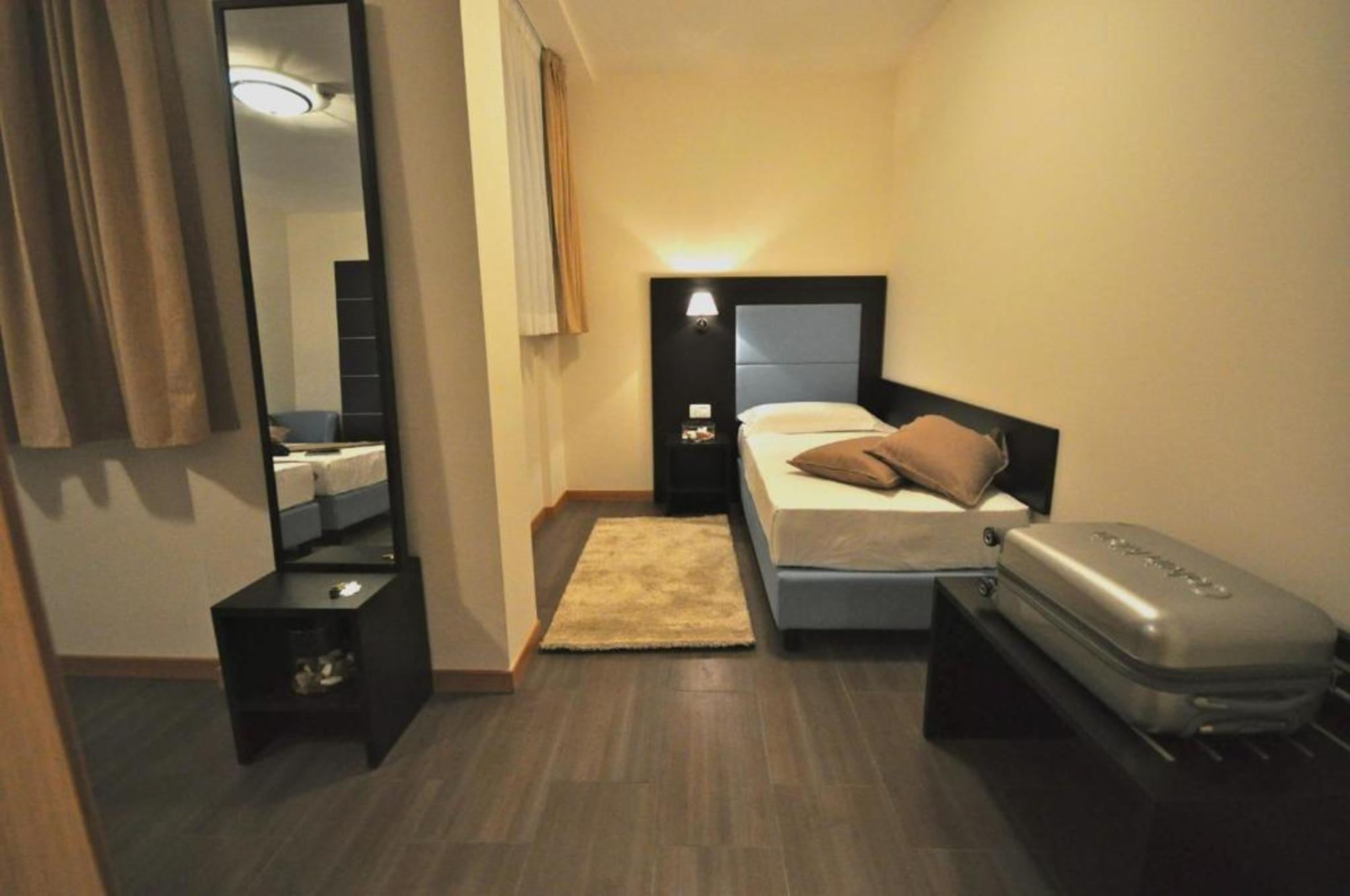 

Palermo - Frascati - Hotel 325 Tor Vergata