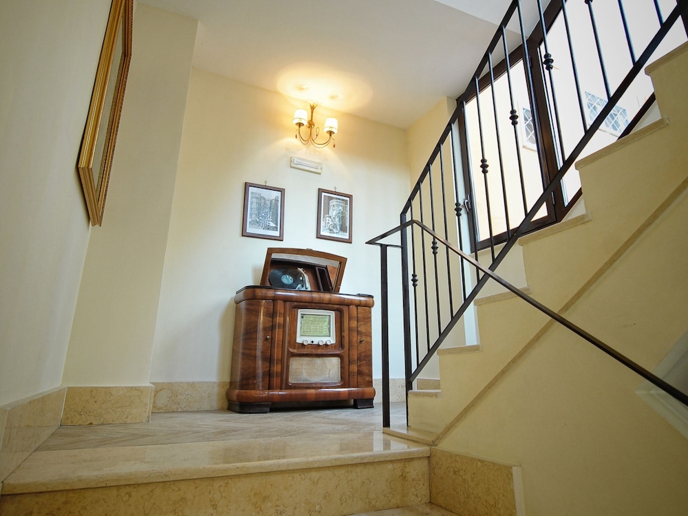 

Milano - Casalnuovo di Napoli - Hotel Barbato