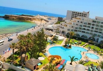 

Napoli - Monastir - Delphin EL Habib