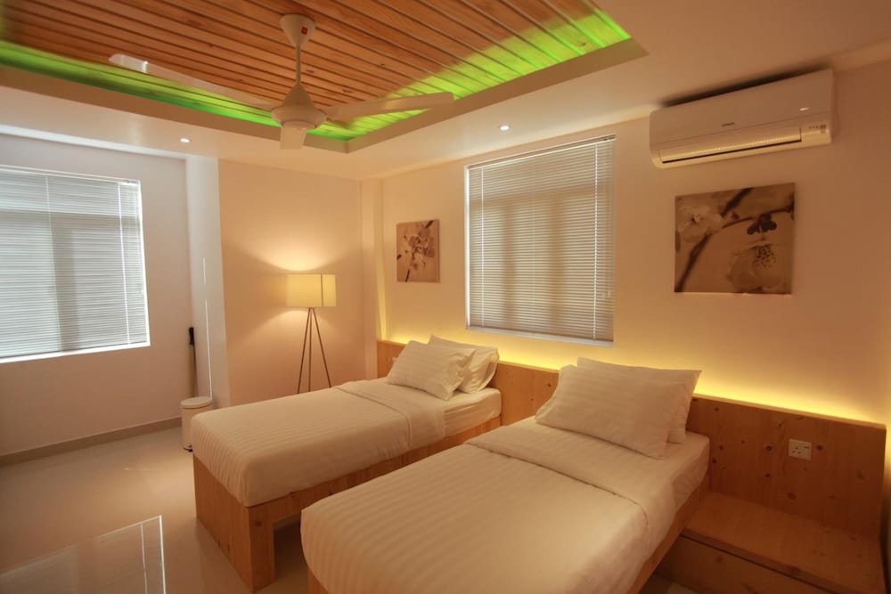 

Roma - Isola di Furanafushi - PINE LODGE MALDIVES
