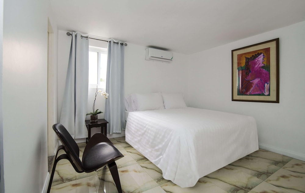 

Catania - Kingston - Pulse Rooms at Trafalgar