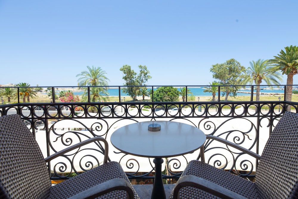 

Milano - Adelianos Kampos - Civitas Suites Hotel