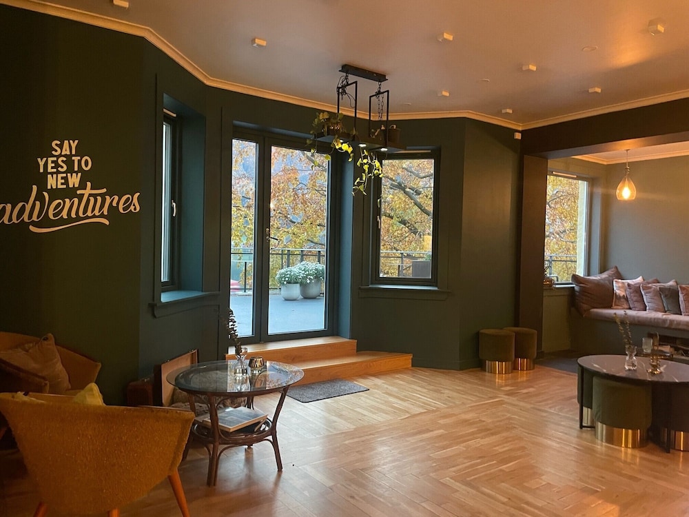 

Milano - Odda - Trolltunga Hotel