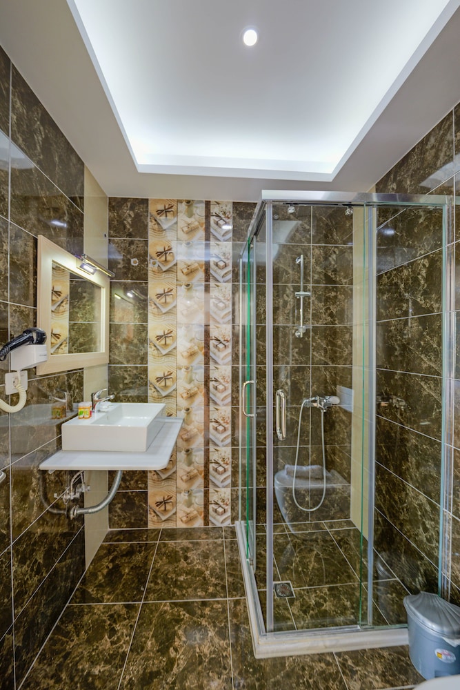 

Brindisi - Riviera Albanese - Hotel Iliria