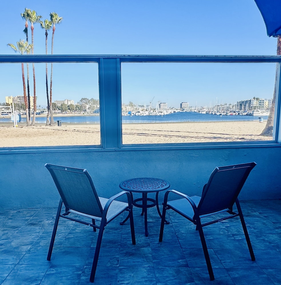 

Milano - Santa Monica - Foghorn Harbor Inn