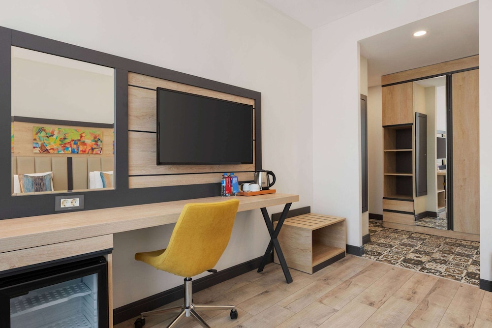 

Milano - Basaksehir - Ramada Encore By Wyndham Istanbul Basin Express