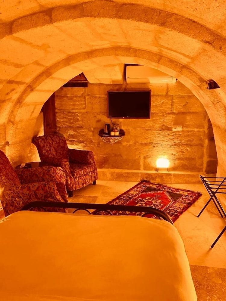 

Bari - Çavuşin - YOHANNES Stone Cappadocia