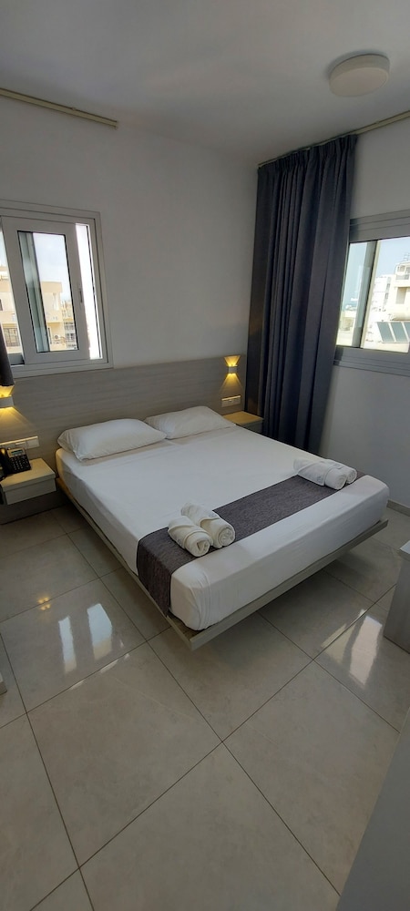 

Milano - Perivolia - La Veranda Hotel