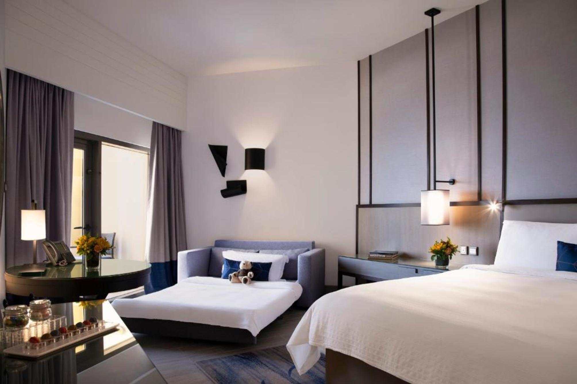 Familiar habitación con balcón y vista mar
