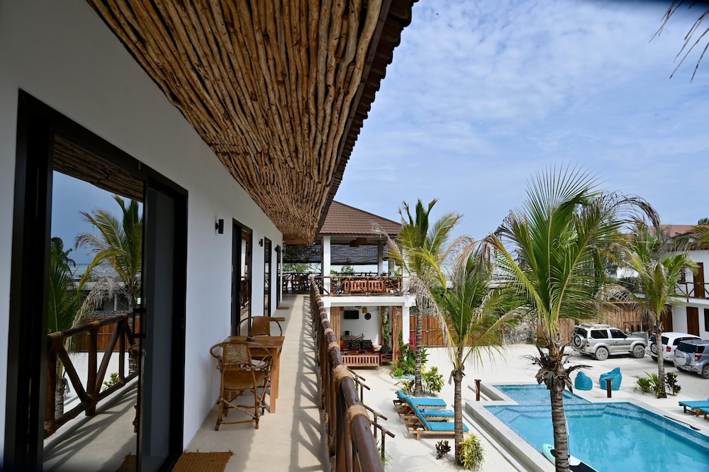 

Torino - Bwejuu - Sand Beach Boutique Hotel