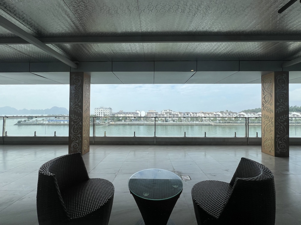 

Bologna - Ha Long - Moon Halo Hotel