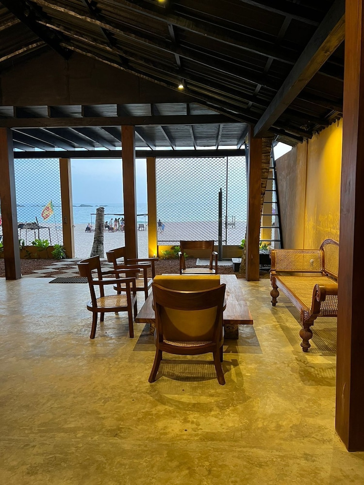 

Bologna - Ahungalla - Oceanfront Luxury Private Villa in Ambalangoda