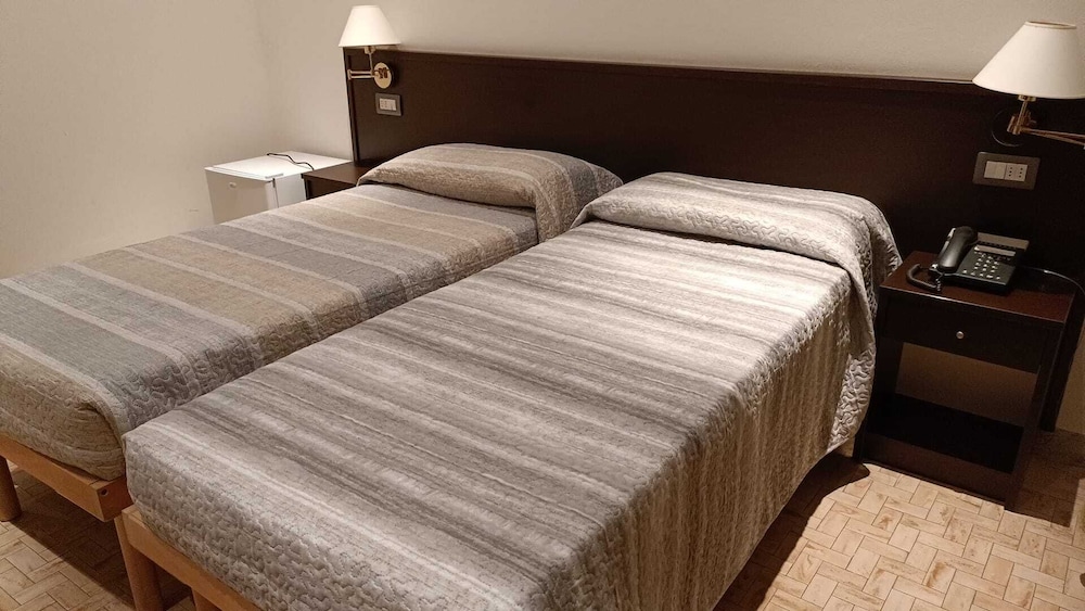 

Lamezia Terme - Forte dei Marmi - Sacro Cuore Hotel