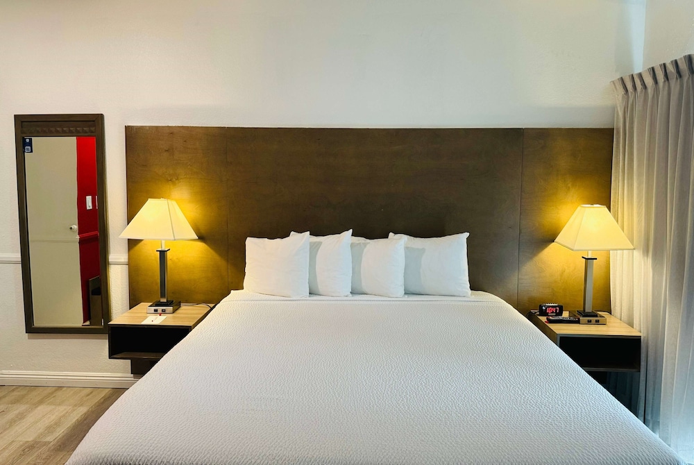 

Roma - San Diego - Ramada By Wyndham San Diego Airport