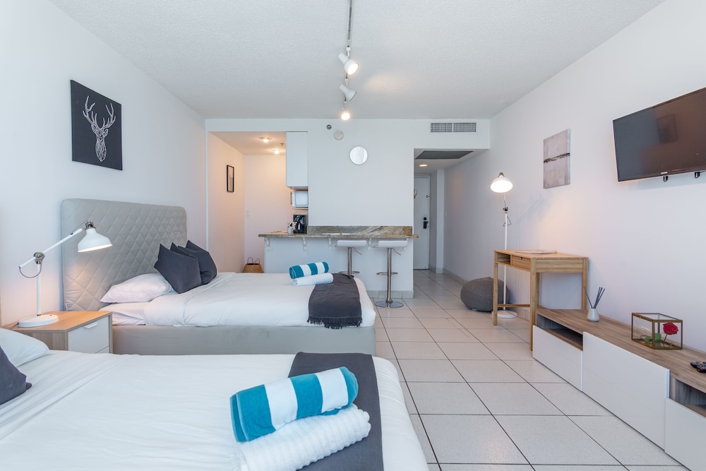 

Milano - Surfside - Girasole Apartments