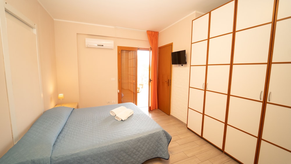 

Verona - Sant'Alessio Siculo - Taormina Hotel Calipso
