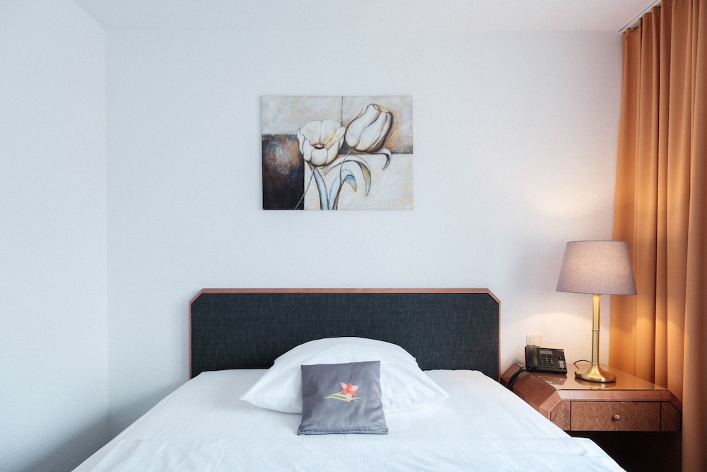 

Brindisi - Stuttgart Airport - Hotel Flora Möhringen