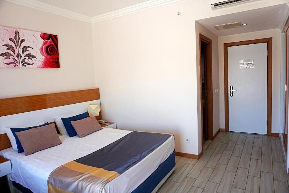 

Bologna - Side - Side Legend Hotel