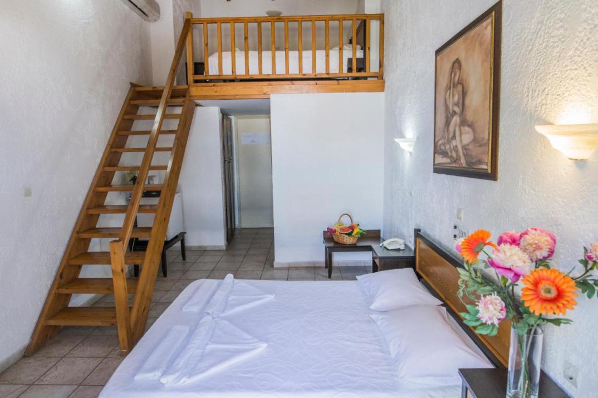 

Bari - Rethymno - Creta Aquamarine Hotel