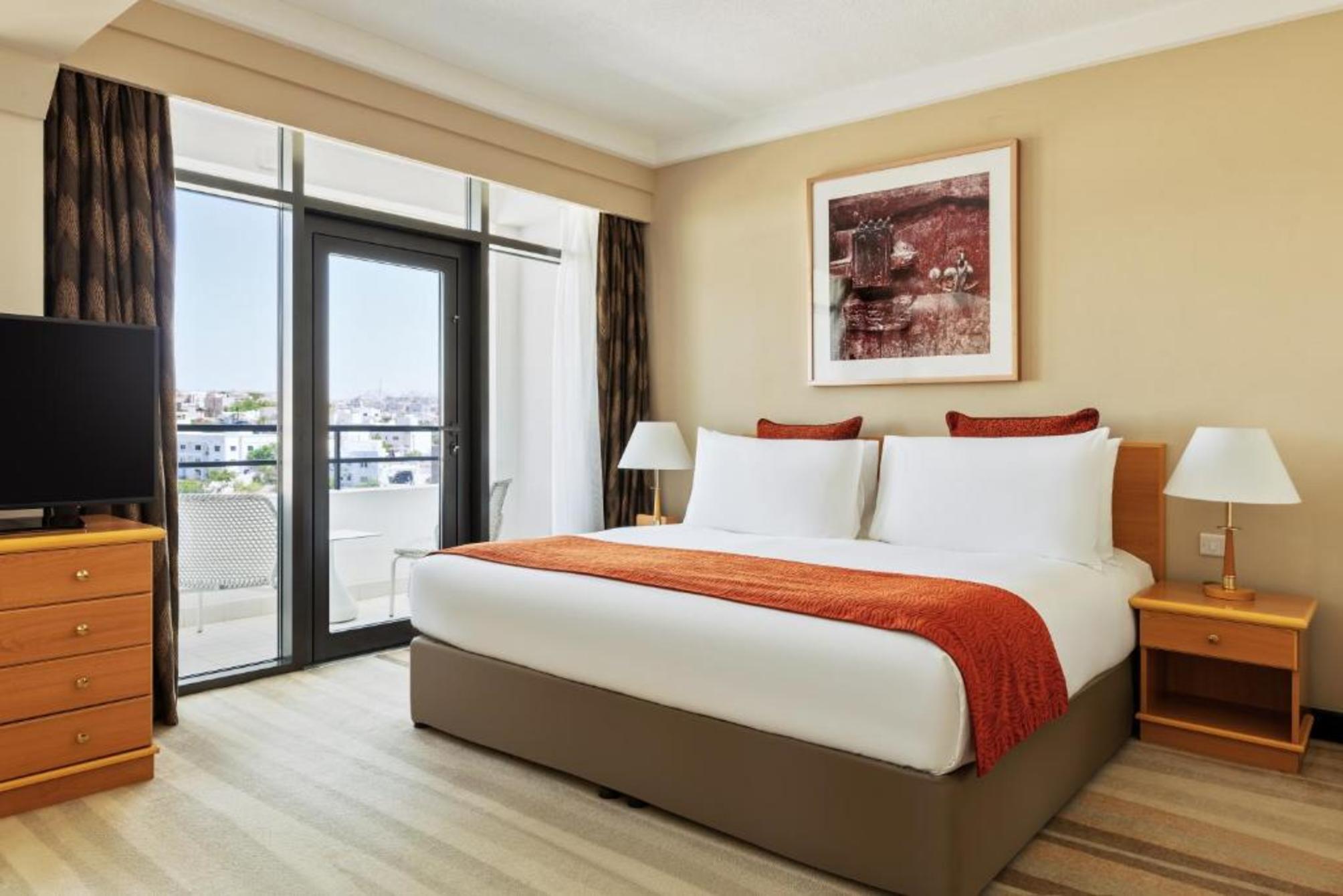 

Milano - Ruwī - Crowne Plaza Muscat