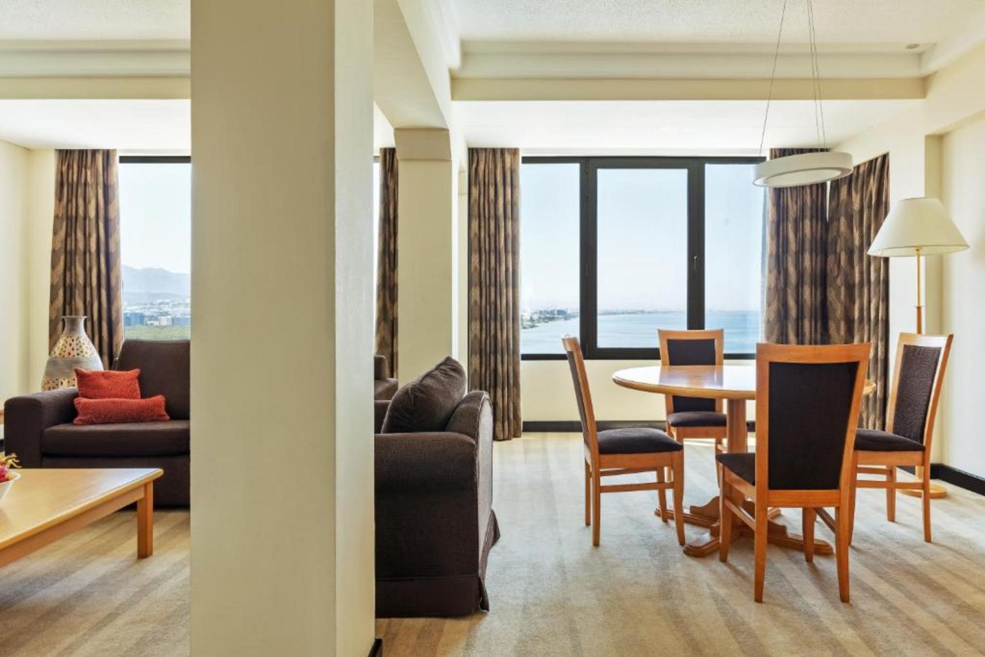 

Milano - Ruwī - Crowne Plaza Muscat