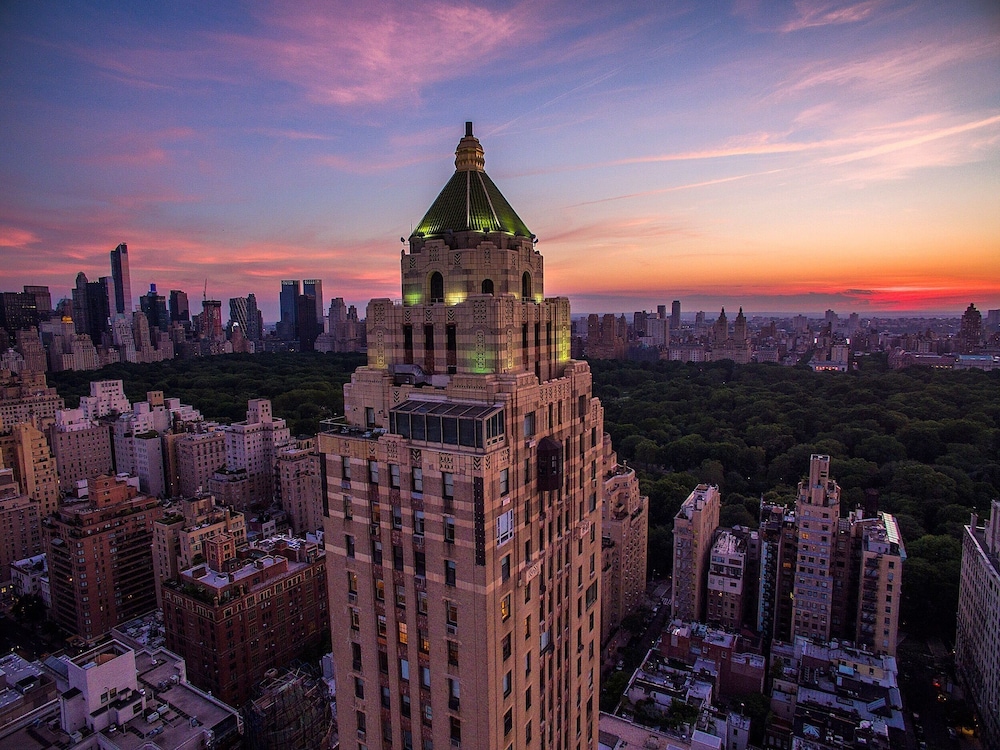 

Bari - New York - Aeroporto La Guardia - The Carlyle, A Rosewood Hotel