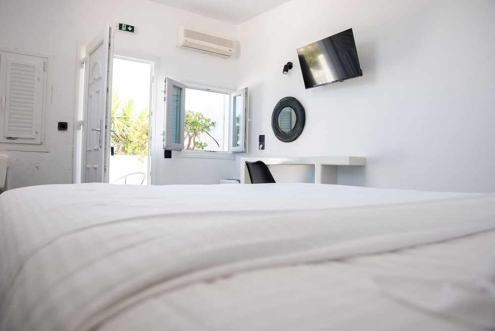 

Milano - Thirasía - White Cave Villas