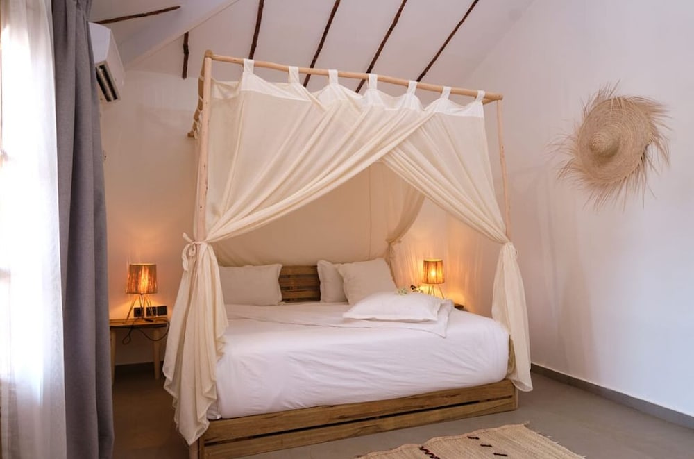 

Milano - Saly - Les Goréennes Suites