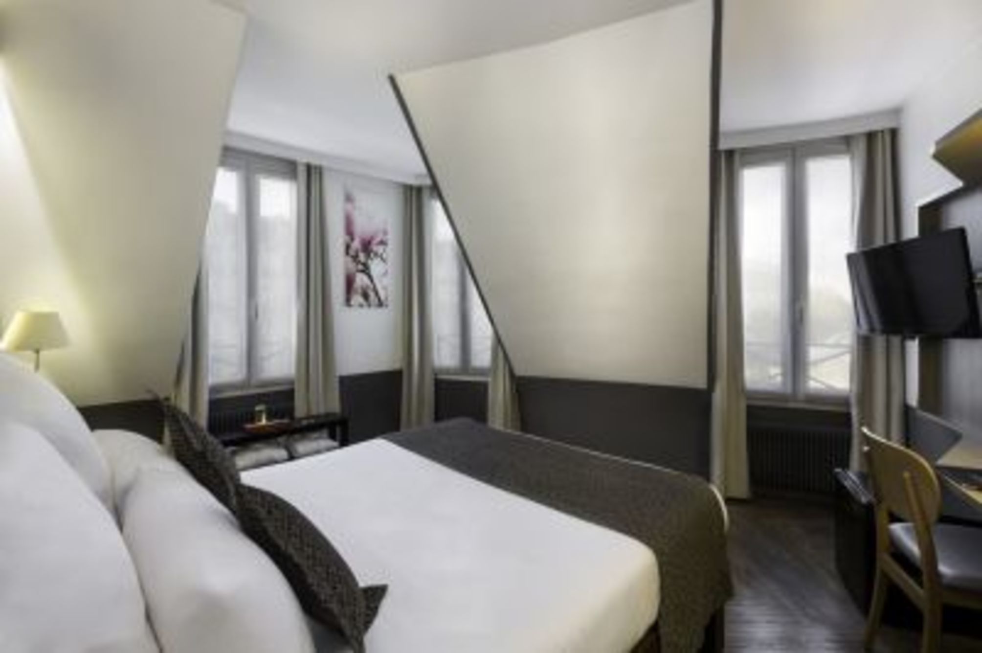 

Napoli - Clichy - Contact Hôtel Alizé Montmartre