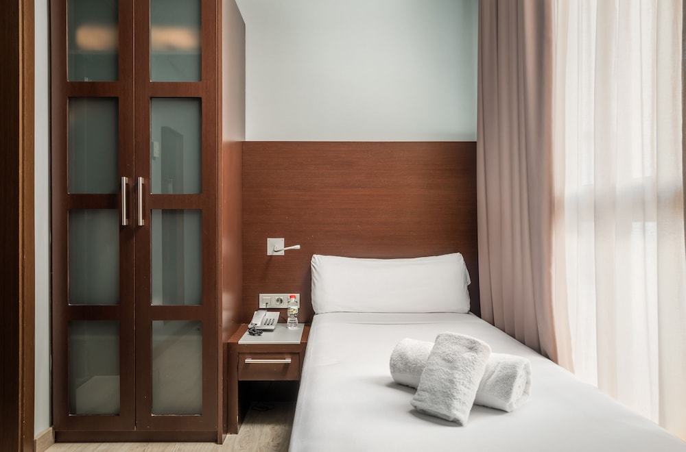 

Bari - Hospitalet de Llobregat - Hotel Madanis Liceo