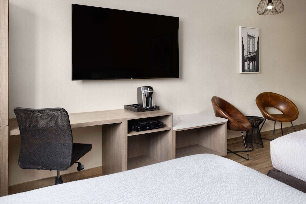 

Bari - Bronx - Ramada By Wyndham Bronx