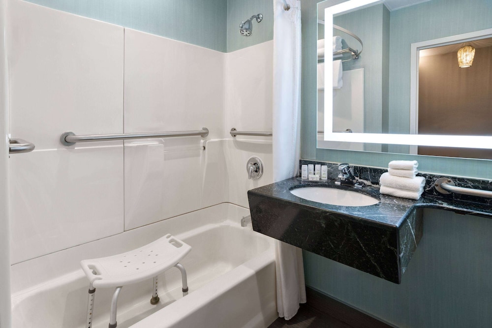 

Roma - Bronx - Ramada By Wyndham Bronx