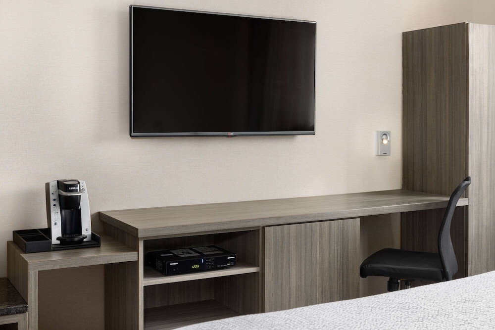 

Roma - Bronx - Ramada By Wyndham Bronx