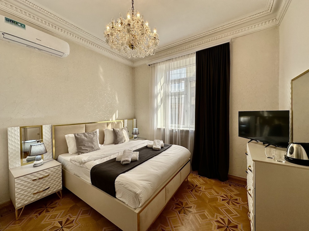

Milano - Yerevan - SANTA VILLA HOTEL