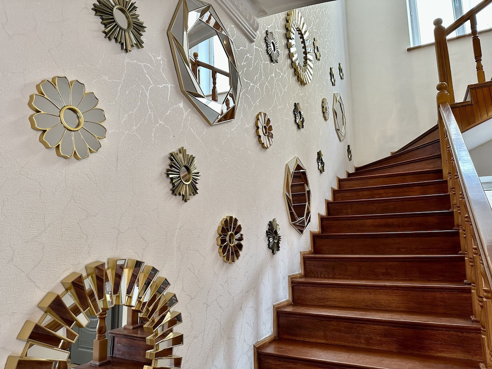 

Roma - Yerevan - SANTA VILLA HOTEL