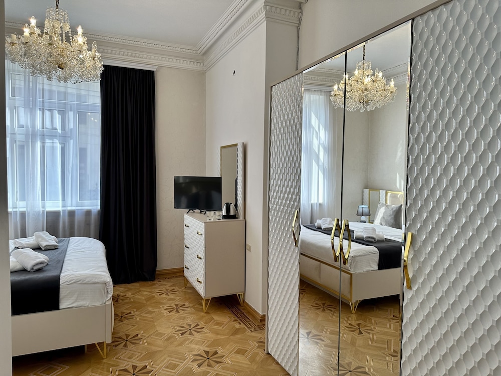 

Venezia - Yerevan - SANTA VILLA HOTEL