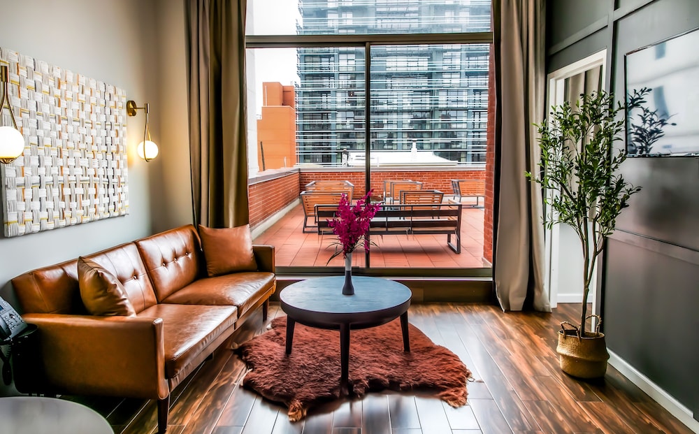 

Roma - Flushing - The Modernist Hotel