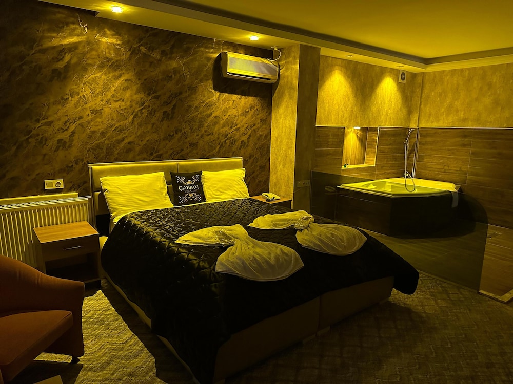 

Milano - Ankara - ÇANKAYA SUIT HOTEL