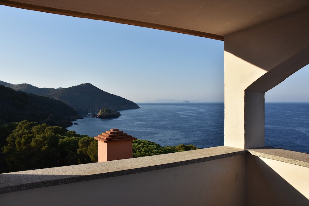 

Pisa - Rio dellʼElba - Allegroitalia Elba Capo d'Arco