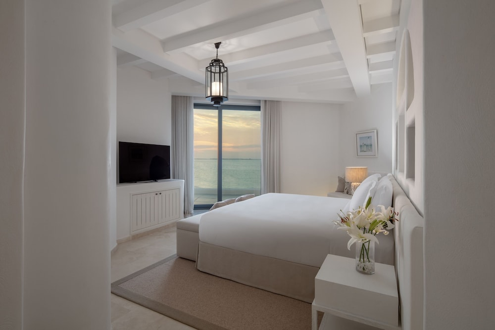 

Roma - Ghantoot - Anantara Santorini Abu Dhabi retreat (Adults only)