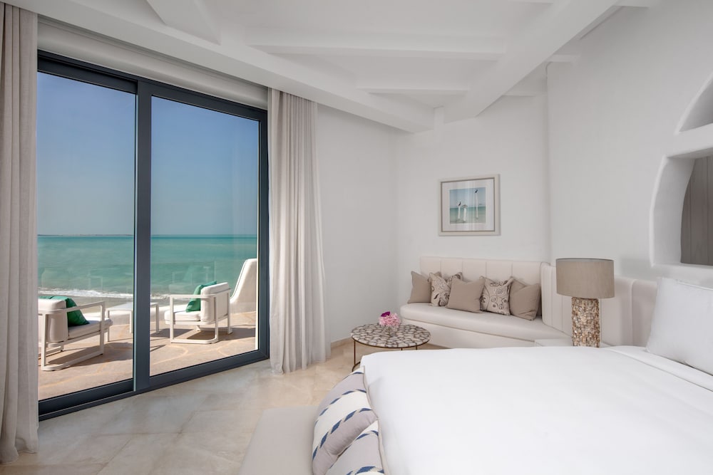 

Milano - Ghantoot - Anantara Santorini Abu Dhabi retreat (Adults only)