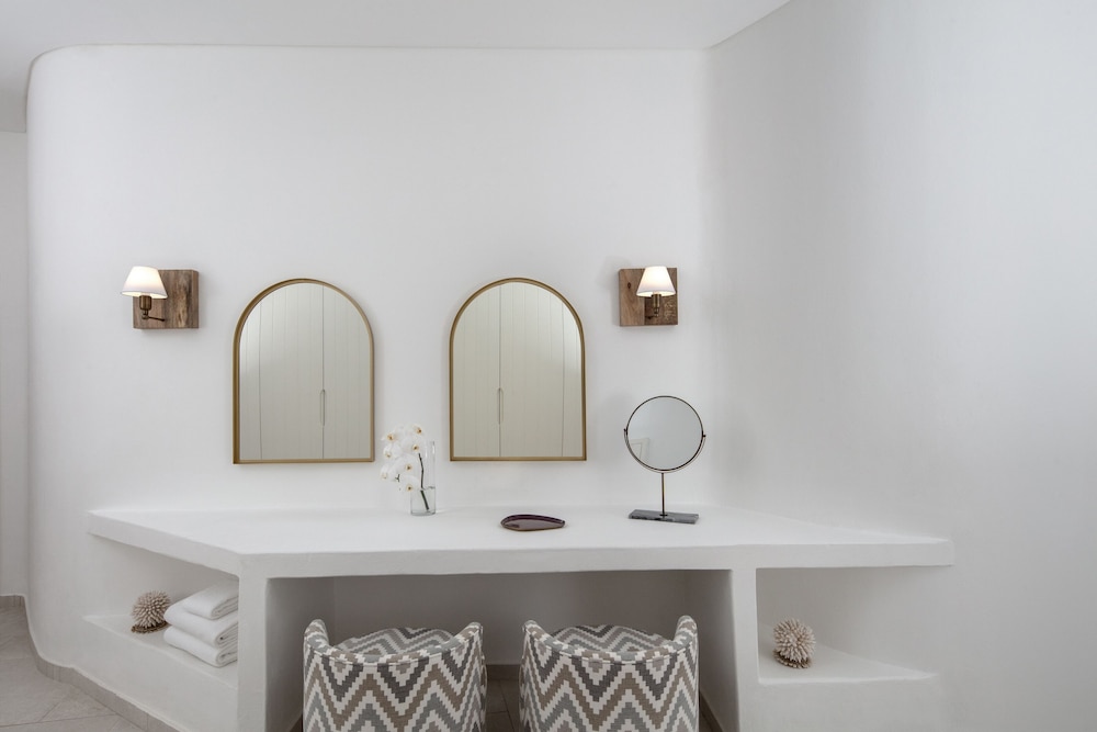 

Napoli - Ghantoot - Anantara Santorini Abu Dhabi retreat (Adults only)
