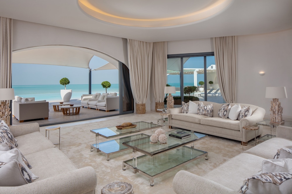 

Venezia - Ghantoot - Anantara Santorini Abu Dhabi retreat (Adults only)